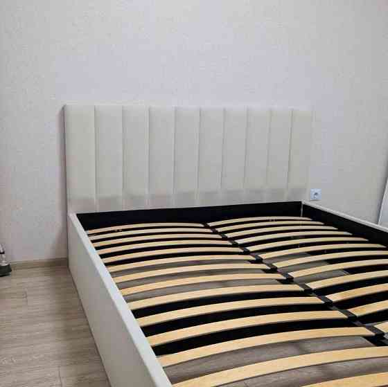 Кровать двухспальная с мягким изголовьем 160x200 Донецк