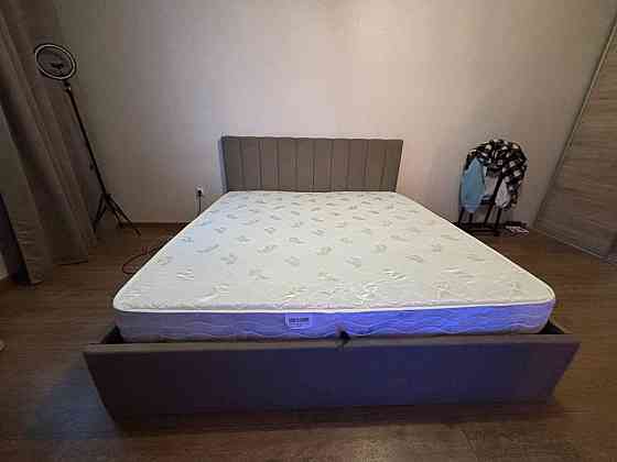 Кровать двухспальная с мягким изголовьем 160x200 Донецк