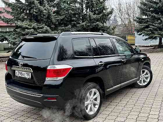 продам большой, комфортный, семейный автомобиль Toyota Highlander 2011 года. Донецк