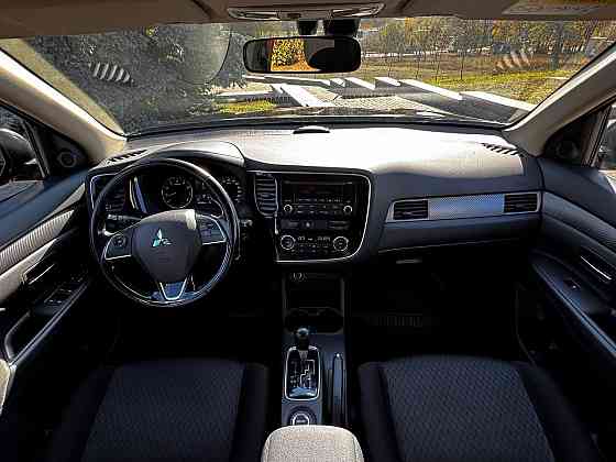 продам семейный автомобиль Mitsubishi Outlander 2015 года выпуска Донецк