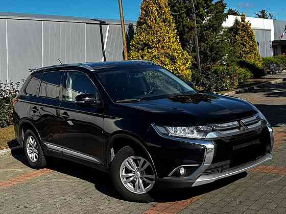продам семейный автомобиль Mitsubishi Outlander 2015 года выпуска Донецк