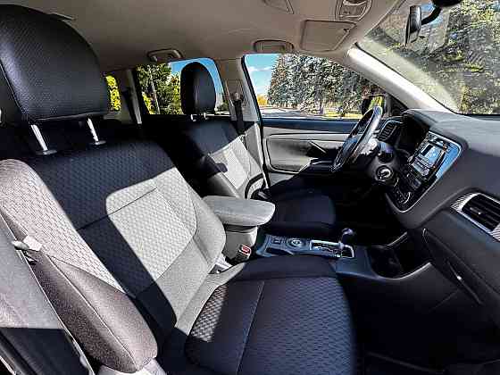 продам семейный автомобиль Mitsubishi Outlander 2015 года выпуска Донецк