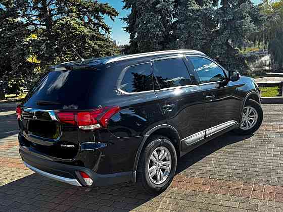 продам семейный автомобиль Mitsubishi Outlander 2015 года выпуска Донецк