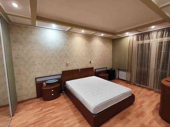 Продам 3-х комнатную квартиру в самом центре Донецка на площади Ленина Донецк