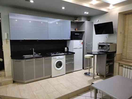 Сдам симпатичную двухкомнатную студию в Калининском районе.квартира сдаётся впервые! Донецк