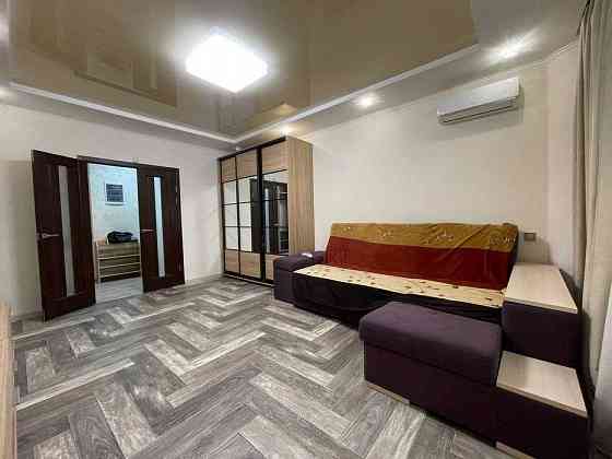 Сдаётся двухкомнатная квартира на длительный период,можно с детьми.Куйбышевский район. Донецк