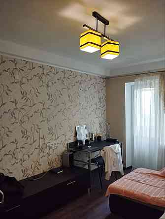 Продам двухкомнатную квартиру на Майском рынке лучший второй этаж Донецк