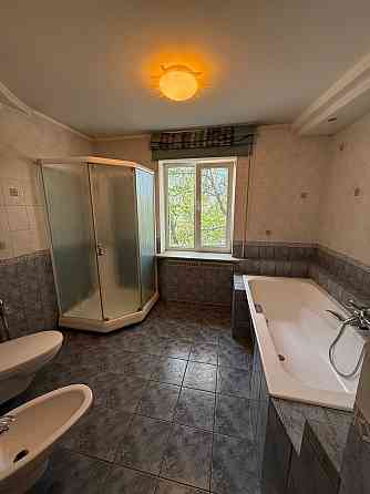 Предлагается на продажу шикарная 5-тикомнатная квартира в Калининском районе по пр-ту Дзержинского ! Донецк