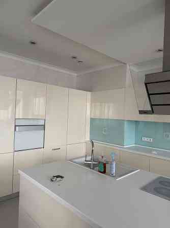 Продам отличную 3к кв новострлй Донецк