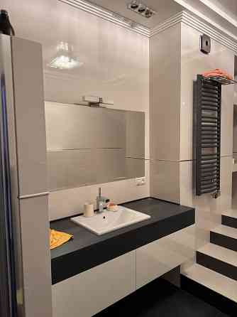 Продам отличную 3к кв новострлй Донецк