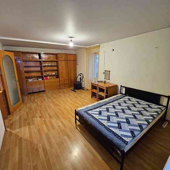 Продажа однокомнатной крупногабаритной квартиры в Калининском районе, улица Нижнеудинская. Донецк