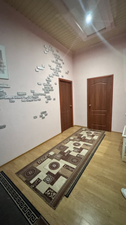Продам 3х этажный особняк Донецк Калининский Ул Лазаренко ( о-р Калининский Исполком ) Донецк
