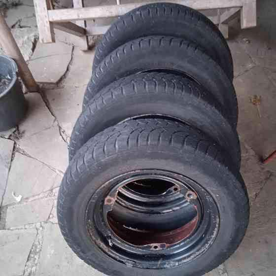 Продам зимние покрышки на Славуту Макеевка