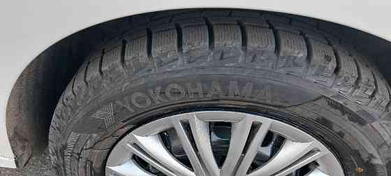 Продам Шины Yokohama 215 60 16 с дисками 5×112 в сборе. Стояли на vw passat Донецк