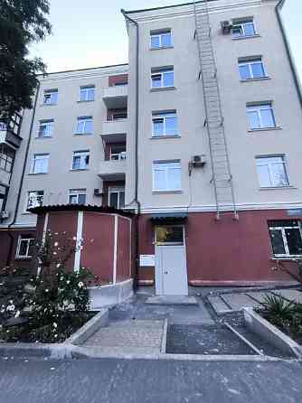 Продается просторная 3-комнатная «сталинка» на Ильичёвском проспекте Мариуполь