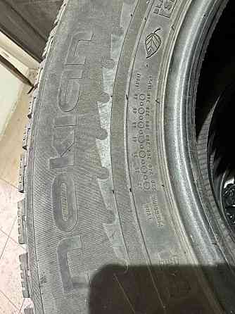 Продаю комплект зимней резины Nokian 265/65R17 Донецк