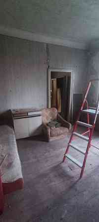 Продам 2 ком. кв-ру, Гвардейка, 27 квартал, район 58 школы. Под ремонт. Макеевка