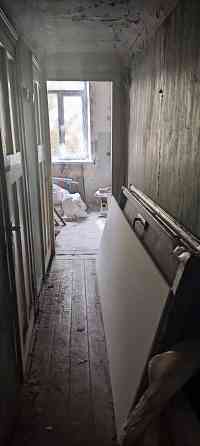 Продам 2 ком. кв-ру, Гвардейка, 27 квартал, район 58 школы. Под ремонт. Макеевка