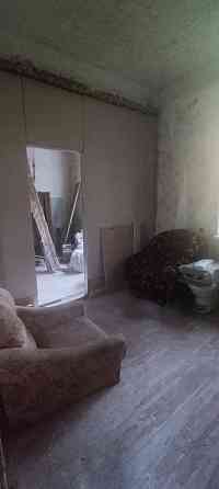 Продам 2 ком. кв-ру, Гвардейка, 27 квартал, район 58 школы. Под ремонт. Макеевка