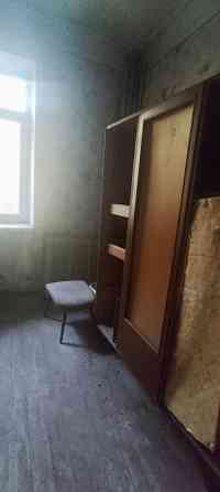 Продам 2 ком. кв-ру, Гвардейка, 27 квартал, район 58 школы. Под ремонт. Макеевка