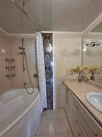 Продается просторная 4-комнатная квартира в Центре Донецка Донецк