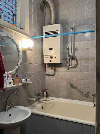 Драмтеатр. Двухкомнатная, сталинка, 55 кв. м, двусторонняя,5,8 млн. Донецк