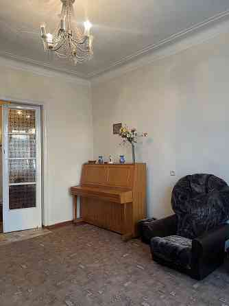 Драмтеатр. Двухкомнатная, сталинка, 55 кв. м, двусторонняя,5,8 млн. Донецк