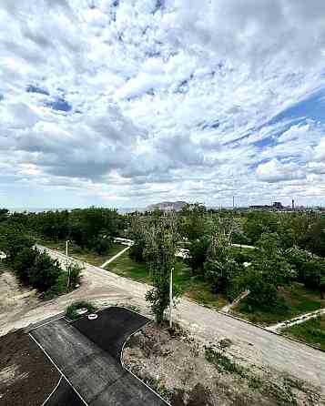 Продается трехкомнатная квартира Мариуполь