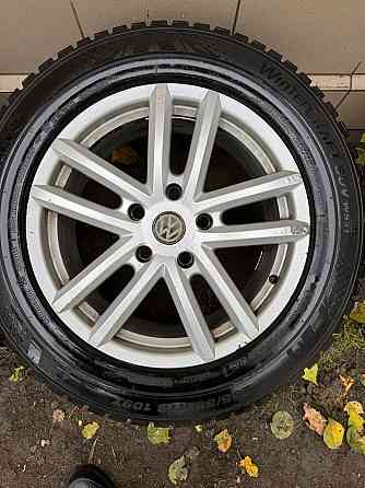 Продам резину с дисками на Фольксваген таурэг 18 Донецк