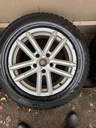 Продам резину с дисками на Фольксваген таурэг 18 Донецк