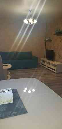 Сдаётся двухкомнатная студия (одна комната изолированная, другая отделена от кухни стеной наполовину Донецк