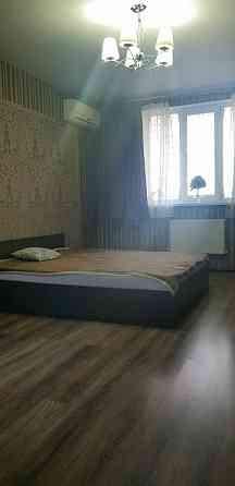 Сдаётся двухкомнатная студия (одна комната изолированная, другая отделена от кухни стеной наполовину Донецк