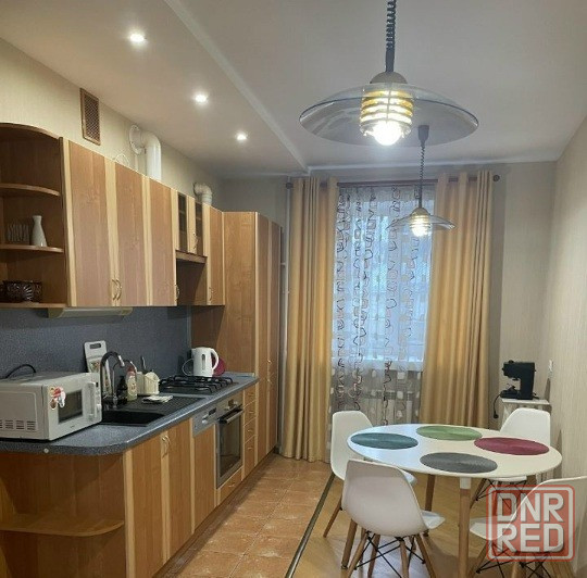 Сдаю двухкомнатную квартиру 65.0 м² этаж 2/5 город Донецк, Донецк - изображение 1