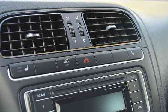 Продам оригинальную рамку магнитолы для VW Polo в хорошем состоянии! Донецк