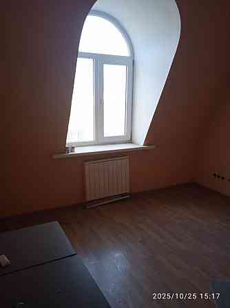Продажа 4-к. крупногабаритной квартиры 140 м.кв. на 2-х этажах, Калининский р-н, пр-т Ильича. Донецк