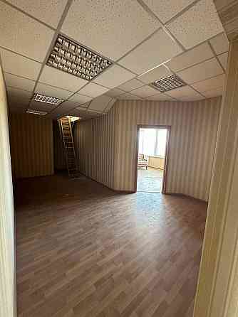Продажа 4-к. крупногабаритной квартиры 140 м.кв. на 2-х этажах, Калининский р-н, пр-т Ильича. Донецк