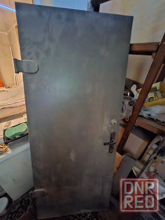 Продам железную дверь с луткой Донецк - изображение 1