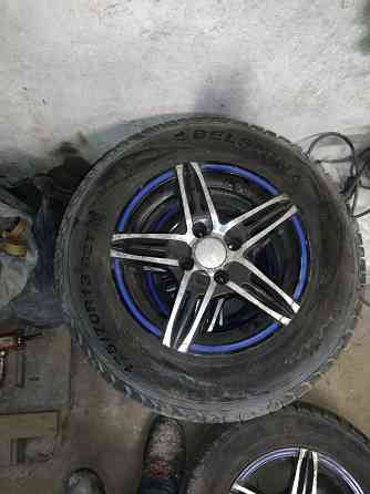 Продам зимние шины на дисках r13 ( разболтовка 4 на 98) Енакиево