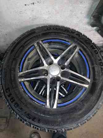 Продам зимние шины на дисках r13 ( разболтовка 4 на 98) Енакиево