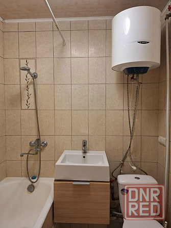 Сдаётся просторная однокомнатная квартира в Буденовском районе. 4/16 этаж. Донецк - изображение 2