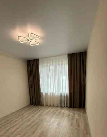 Сдаётся: квартира. Кол-во комнат: 2 (студия) Общая площадь квартиры: 42м² Этаж: 6/9 Ворошиловский Донецк