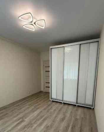 Сдаётся: квартира. Кол-во комнат: 2 (студия) Общая площадь квартиры: 42м² Этаж: 6/9 Ворошиловский Донецк