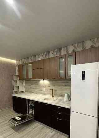 Сдаётся: квартира. Кол-во комнат: 2 Общая площадь квартиры: 62м² Этаж: 8/9 . Район: Ворошиловский Донецк