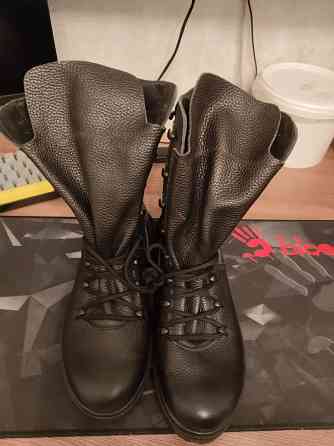 Продам 2 пары берц новые 1500р Донецк