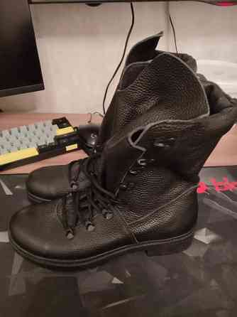 Продам 2 пары берц новые 1500р Донецк