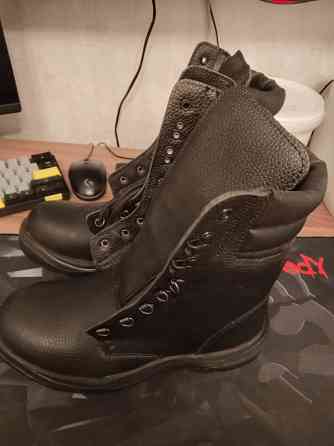 Продам 2 пары берц новые 1500р Донецк