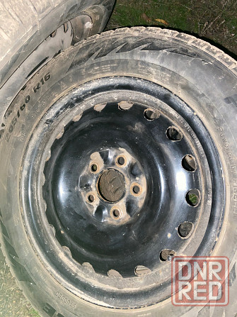 Продам зимние шины на дисках r16 205/60 Торез - изображение 1