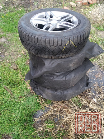 Продам литые диски с зимней резиной на автомобиль Пежо Донецк - изображение 1
