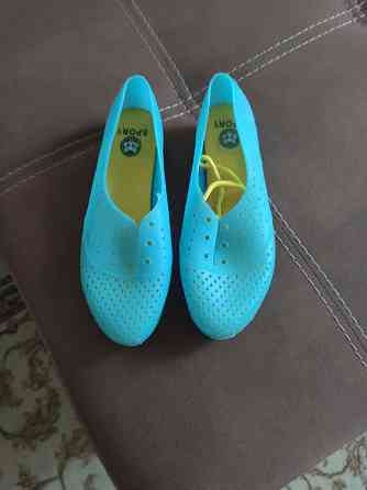 Отдам бесплатно обувь для бассейна Донецк