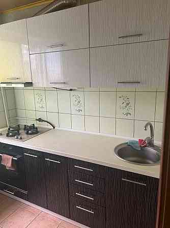 Сдам 2к квартиру на кв. жукова, 5/5эт., возле лгу им.в. даля Луганск